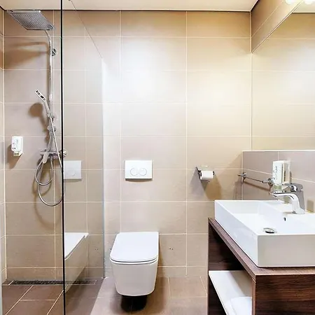 Hotel Hbf 2*
